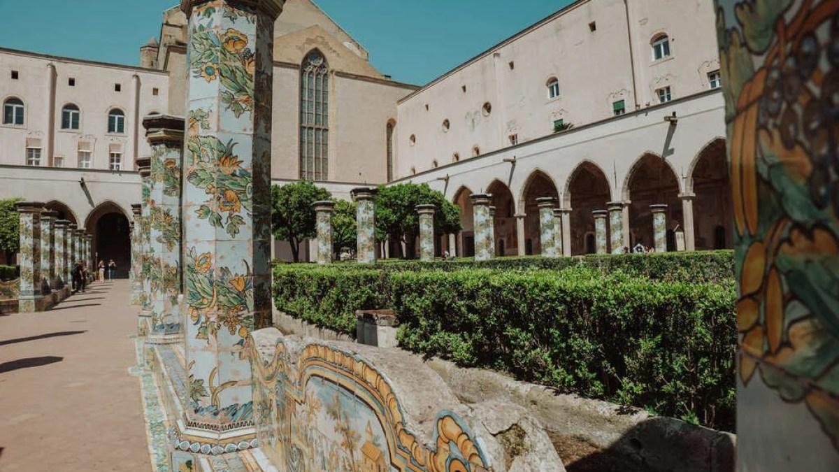 Majolica kloostergang Basiliek Santa Chiara Napels